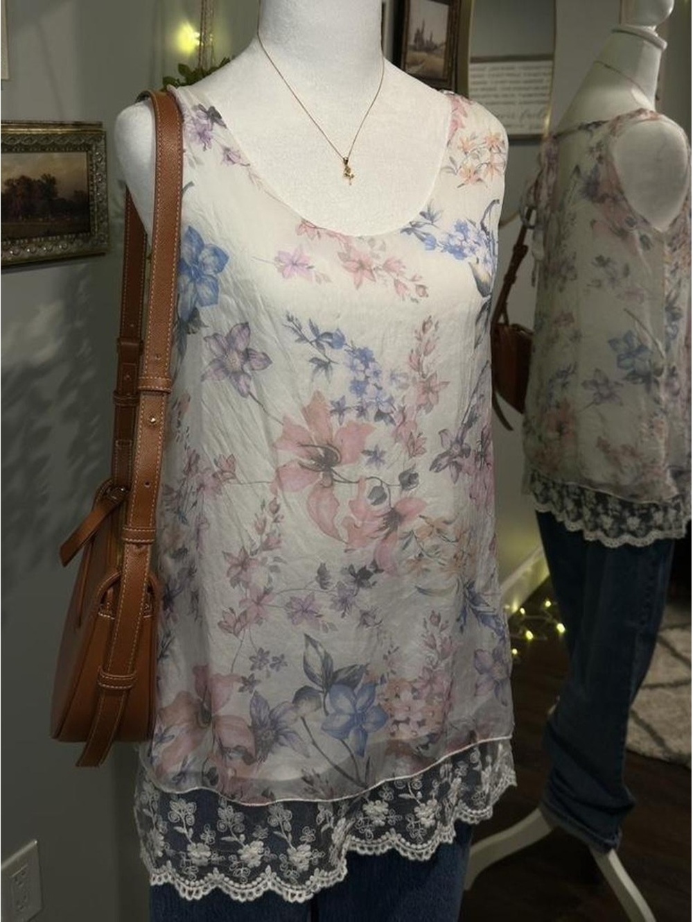 Floral Lace Hem Tunic Top 🌸
